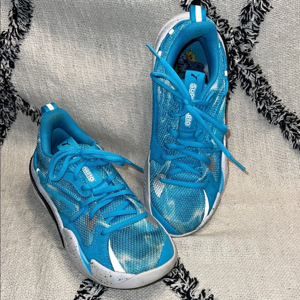 Puma Super Mario Sunshine Youth Size US4.5C Turquoise and White Sneakers